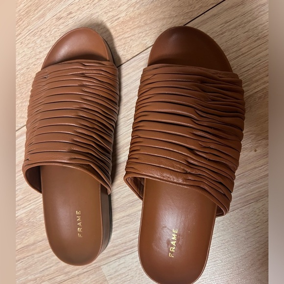 FRAME Le Reese Slides in Rushed Tobacco - Picture 5 of 8